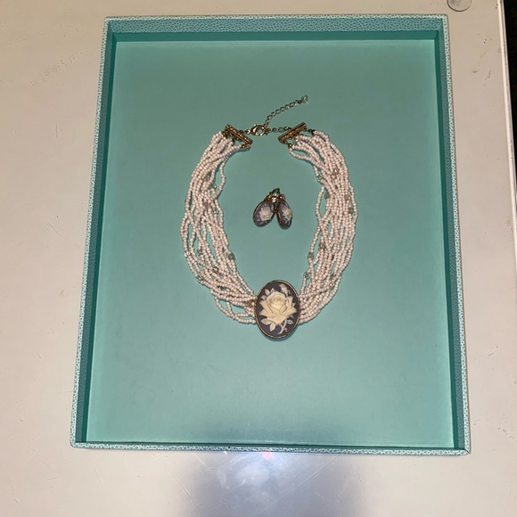 Vintage Cameo Jewelry Set - Picture 6 of 7